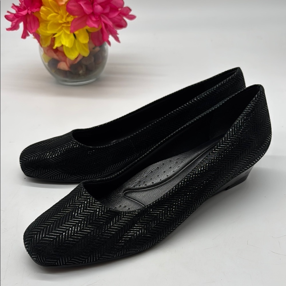Trotters Black Ballet Flats with Textured Herringbone Design Size 10 BFL7730D